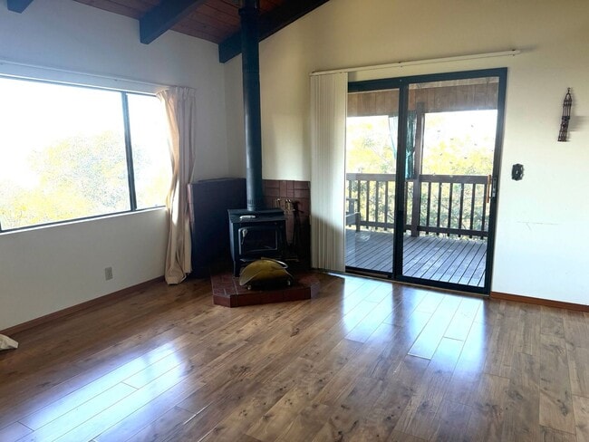 Building Photo - Experience comfort in this charming 3 bed, 2 bath rental home with a wood-burning stove, sunken j...