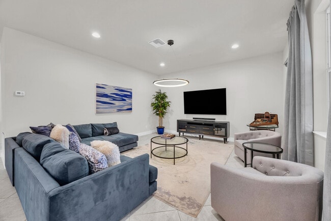 Building Photo - 1080 Community Dr