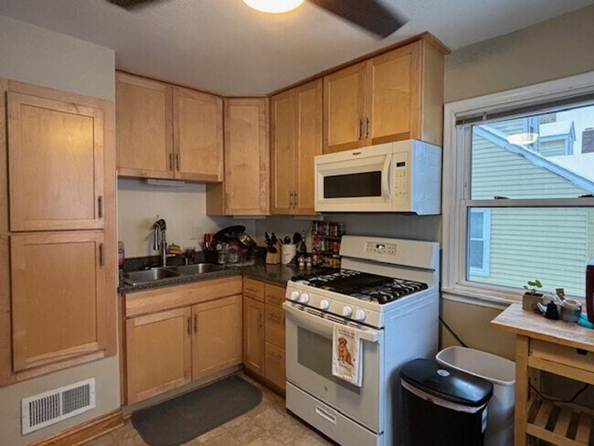 Building Photo - 1521-1525 Oxford St North