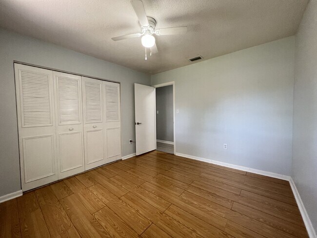 Building Photo - **Affordable Rental home in Silver Springs...