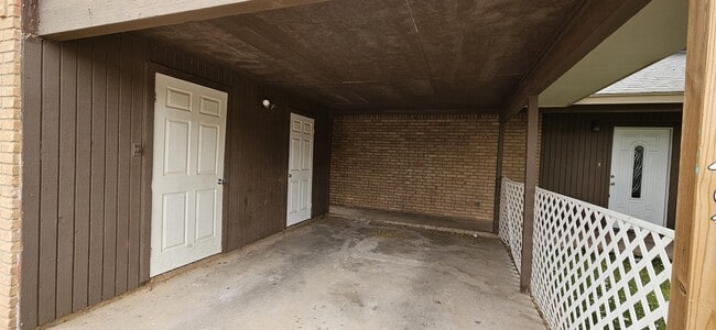 Building Photo - 4229 Siesta Ln