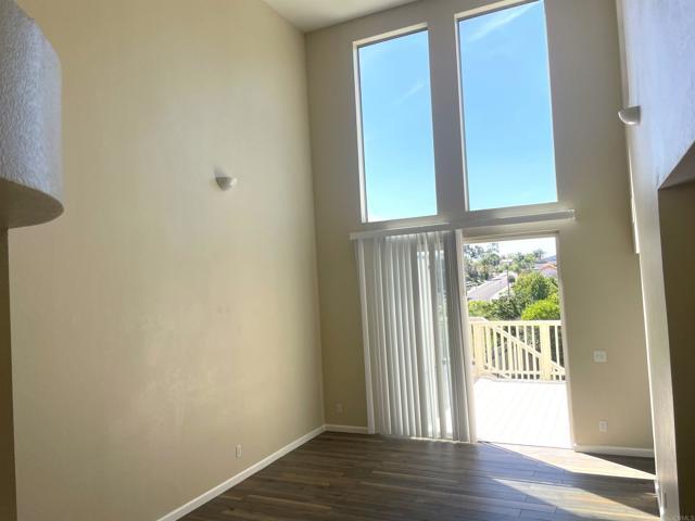 Building Photo - 2415 Levante St