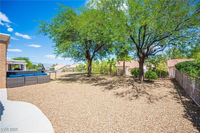 Building Photo - 2548 Tumble Brook Dr