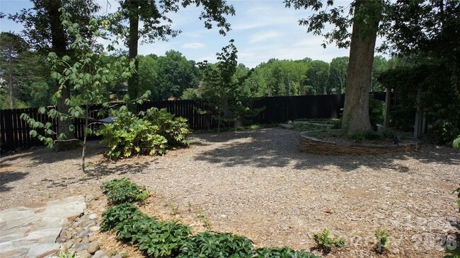 Building Photo - 4400 Woods End Ln