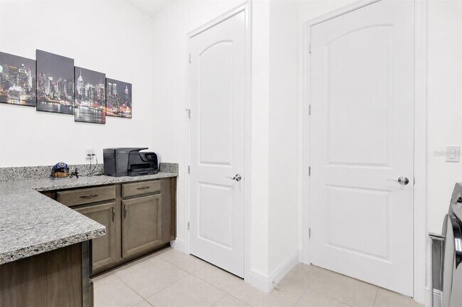 Building Photo - 13321 Oakenshaw Ln