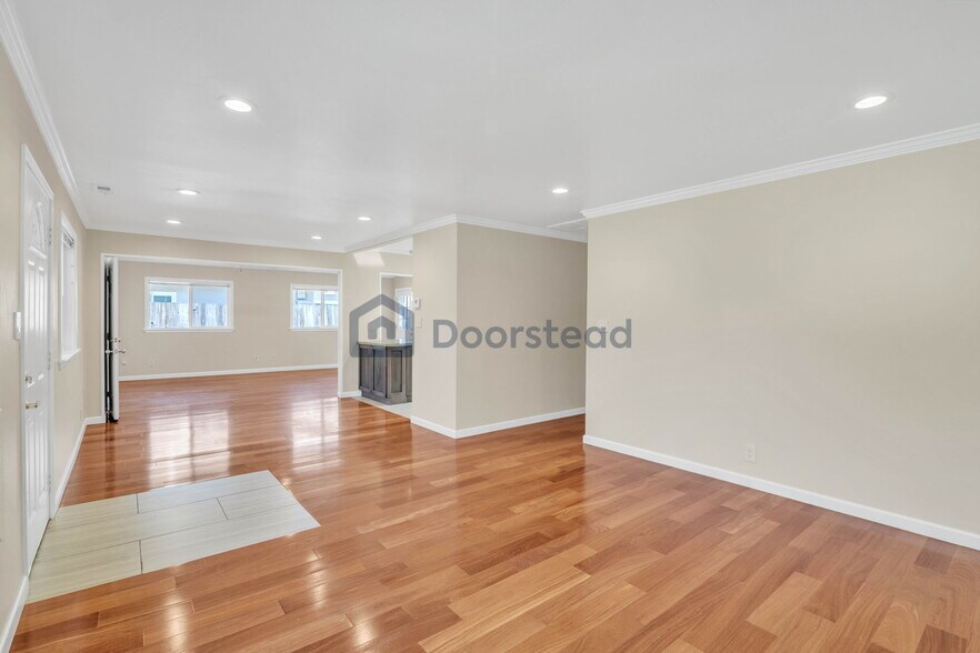 Building Photo - 505 Hiller St