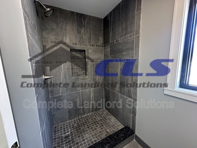 Building Photo - 2608 S 11th St