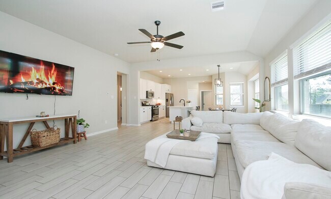 Building Photo - 320 Rise Ln