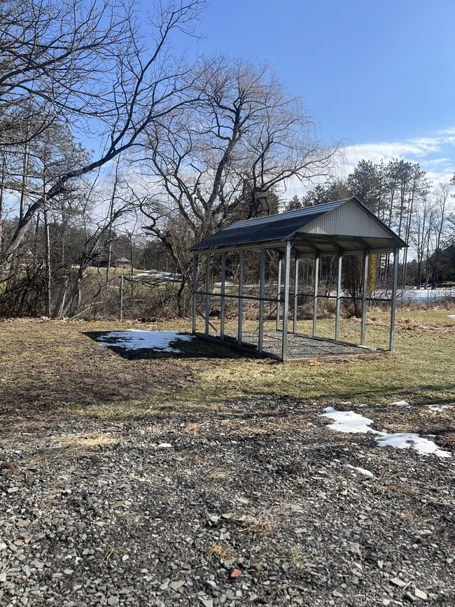 Building Photo - 190 Davenport St