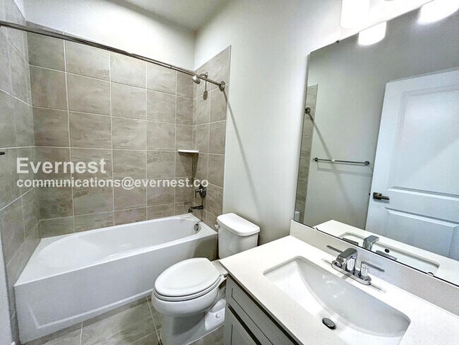 Building Photo - PROMO: Get $500 Off First Full Month’s Rent!/3 Bed/2.5 Bath Townhome with Garage / Available Now!