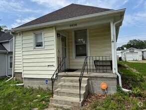 Building Photo - Charming Updated 2-Bed Ranch in the Heart ...