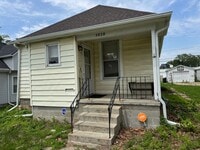 Building Photo - Charming Updated 2-Bed Ranch in the Heart ...