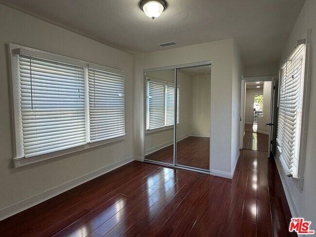 Building Photo - 1262 Kipling Ave