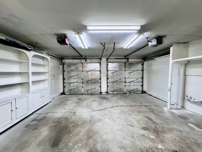 Building Photo - Gorgeous 4 Bedroom 2.5 Bath home in the he...