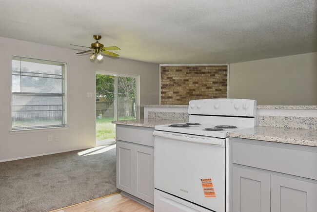 Building Photo - 1703 La Fontaine Ln