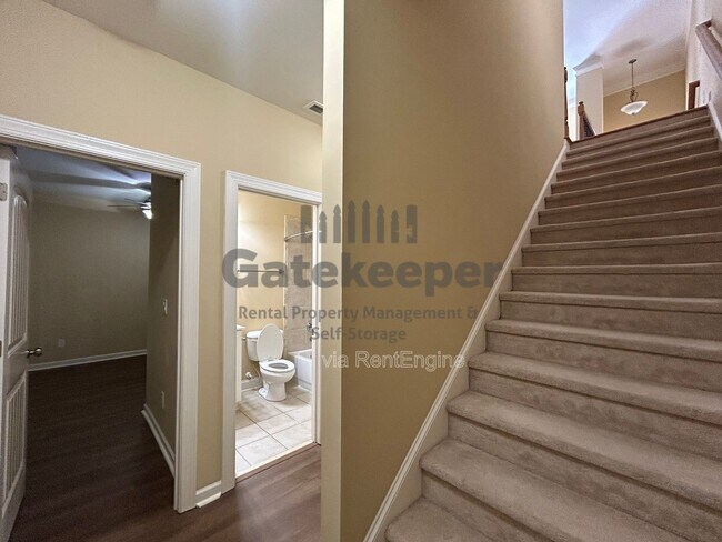 Building Photo - 106 Lexington Village