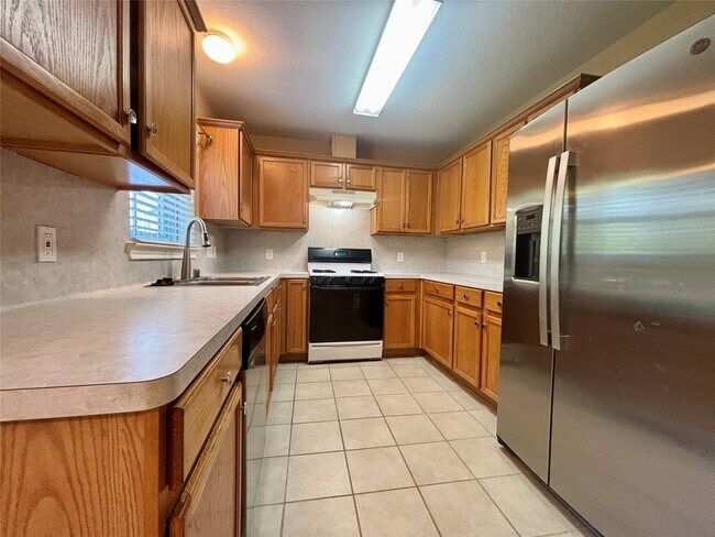 Building Photo - 3815 Maple Dr