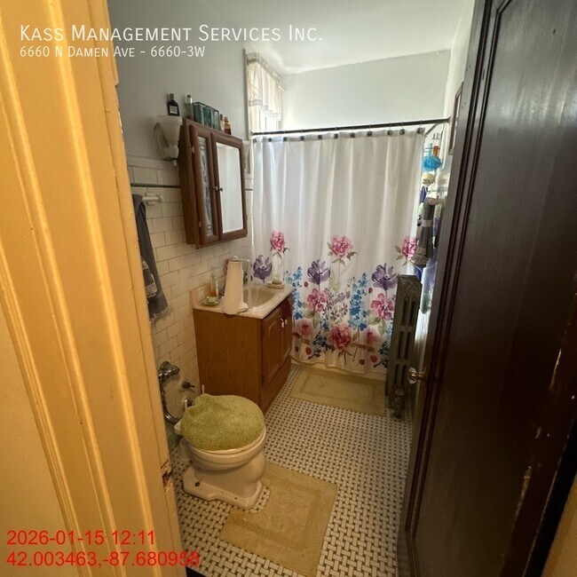 Building Photo - 6660 N Damen Ave