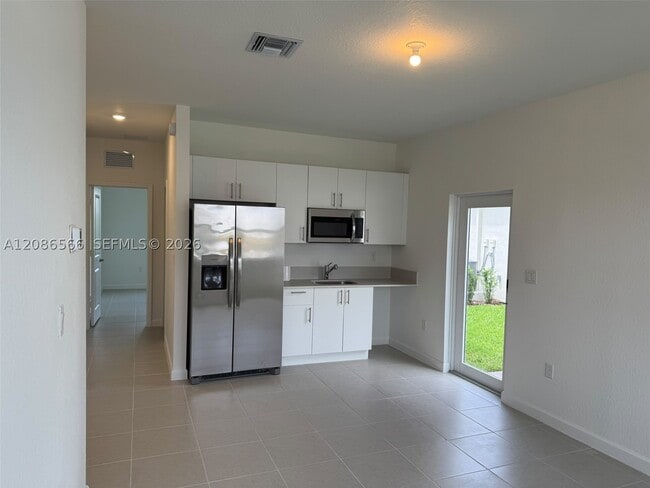Building Photo - 2404 SE 29th Dr