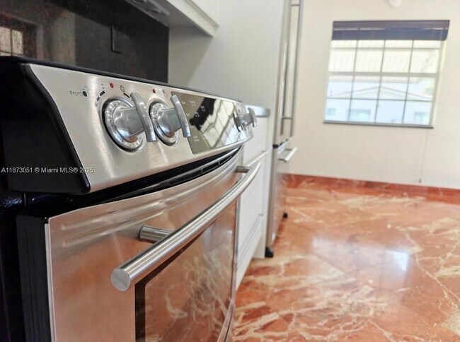 Building Photo - 4027 Pierce St