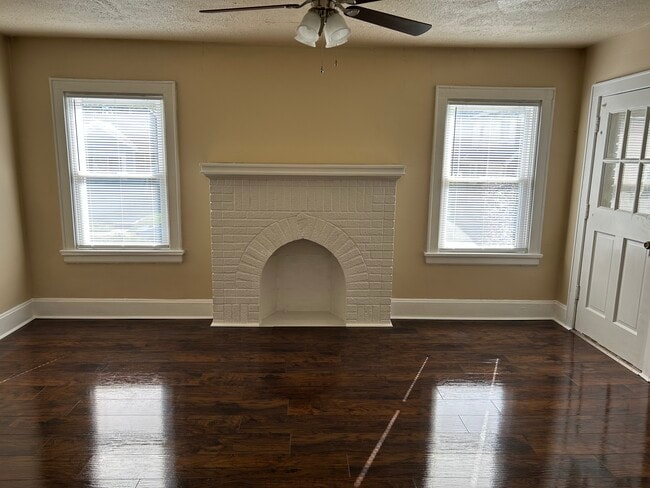 Building Photo - 1802 Lawn Ave