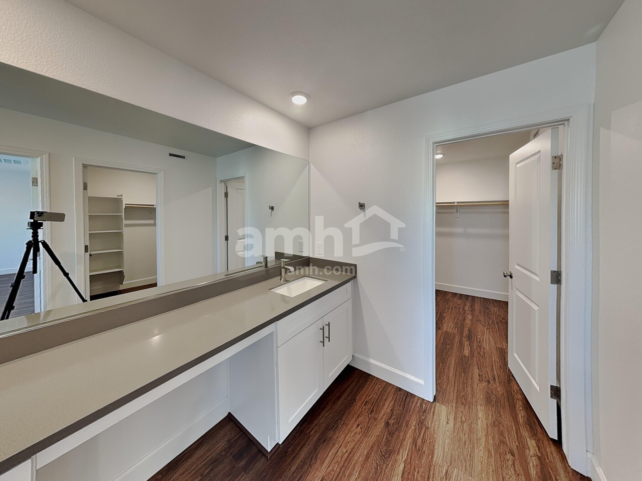 Building Photo - 10132 W Oleta Ave