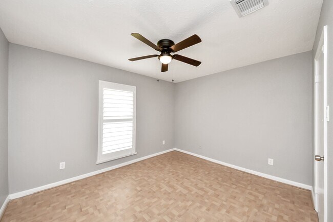 Building Photo - 9222 Sharpview Dr