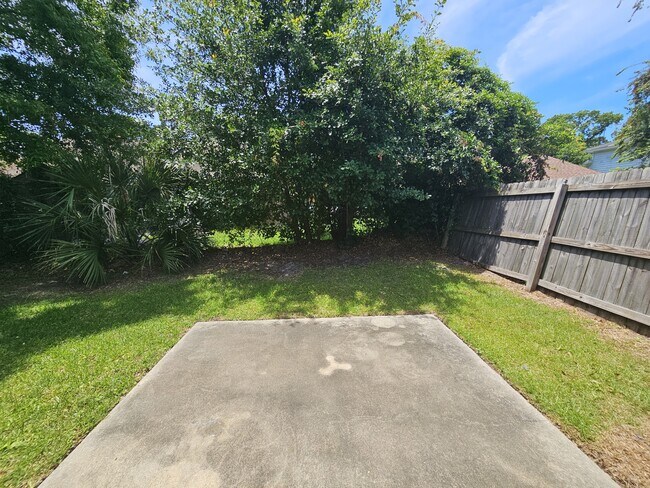 Building Photo - 117 Hunt Club Ct