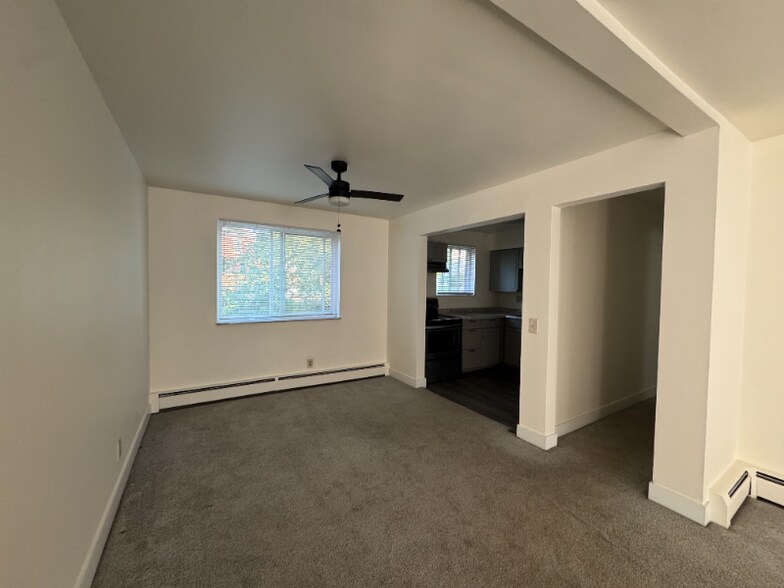 Building Photo - 505 Sandheger Pl