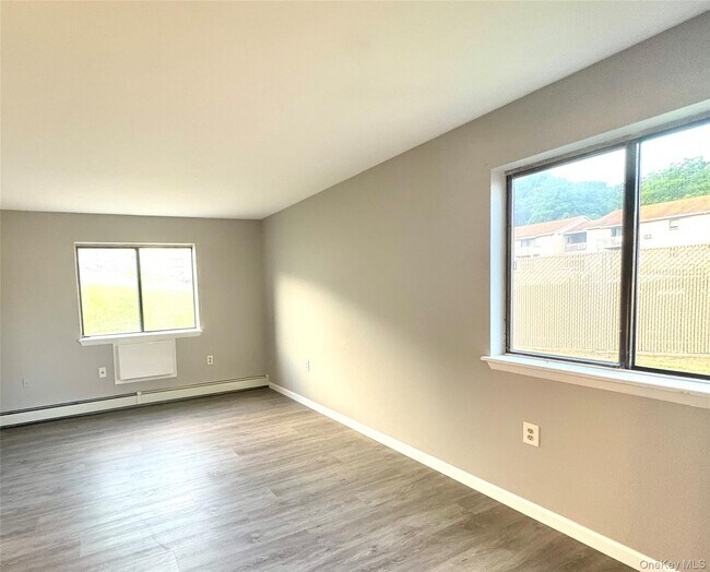 Building Photo - 225 Concord Ln