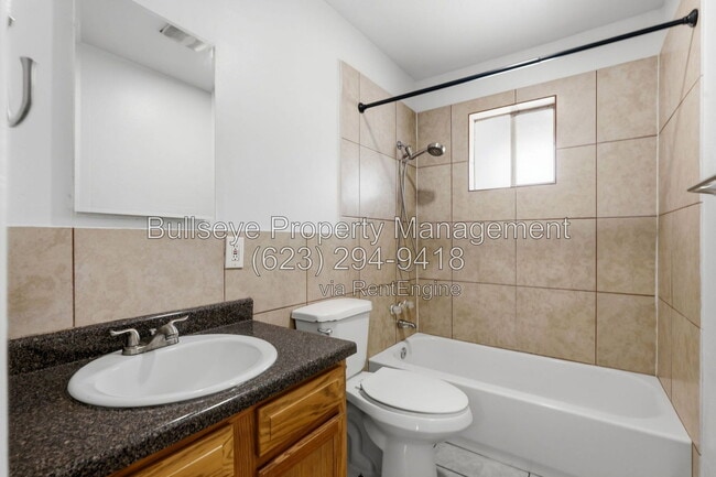 Building Photo - 2245 W Glenrosa Ave