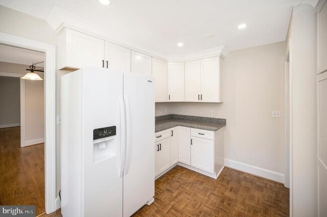 Building Photo - 1732 Beverly Dr