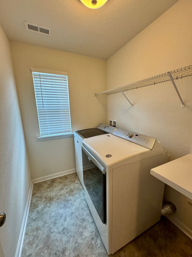 Building Photo - Spacious Suffolk Home in Desirable Bennett...