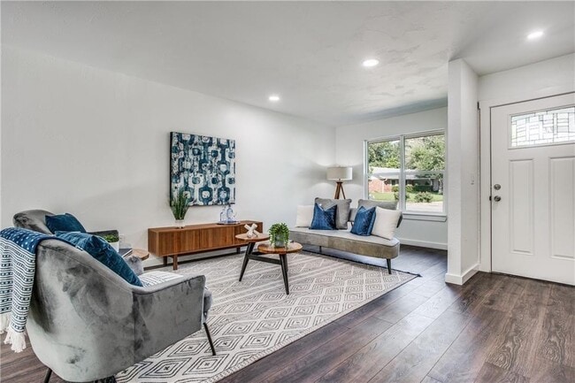 Building Photo - 6220 Blarwood Dr