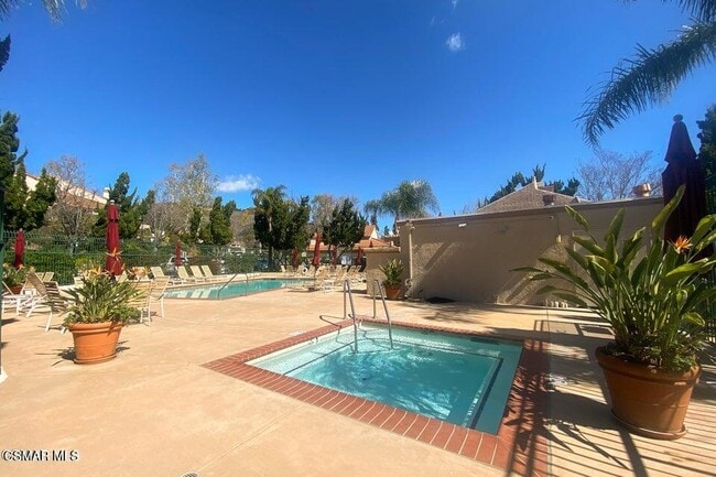 Building Photo - 408 Country Club Dr