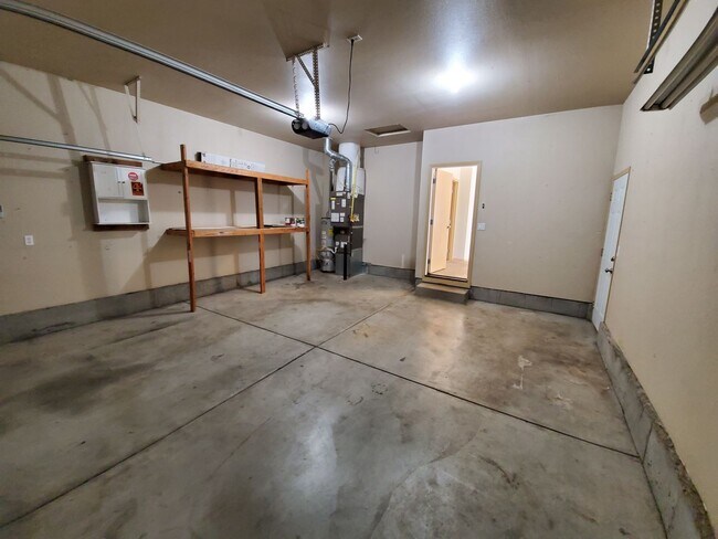 Building Photo - Small Dogs Welcome! 3 Bedroom, 2 Bathroom ...