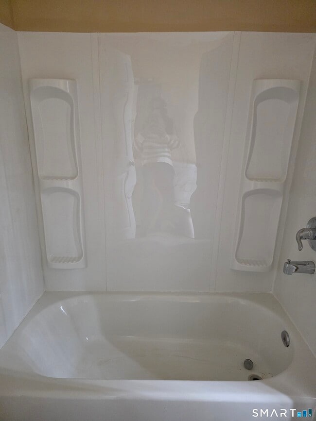 Building Photo - 19 Goff St