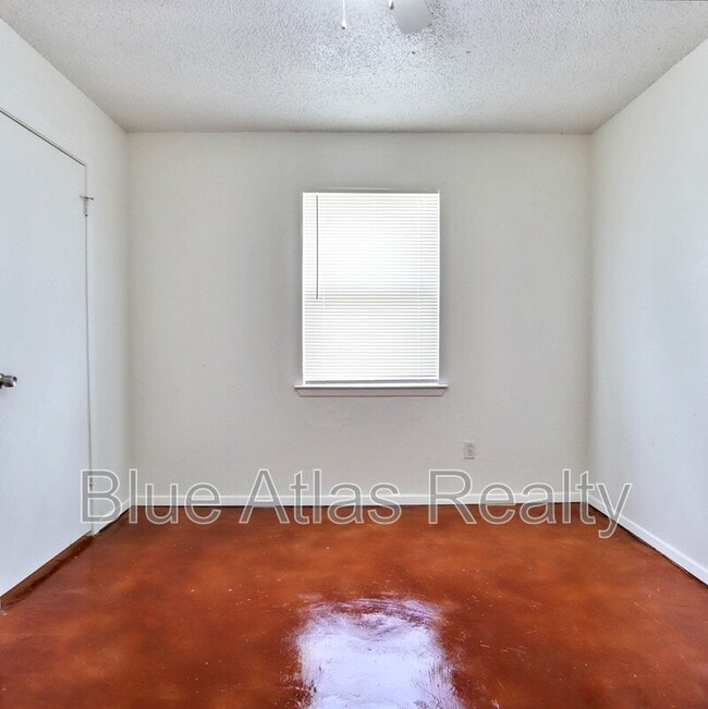 Building Photo - 4816 Wellesley Ave