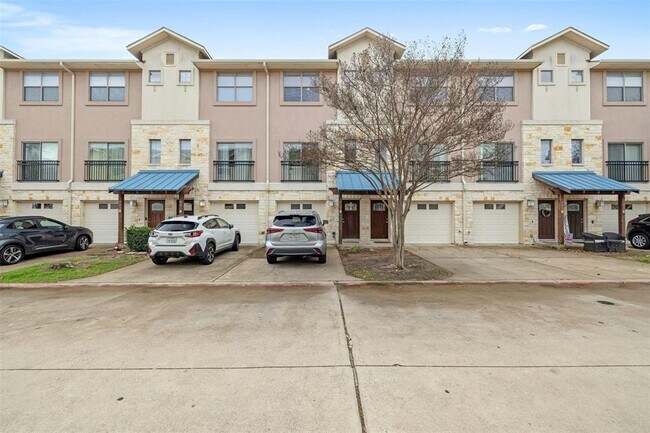 Building Photo - 13420 Lyndhurst St