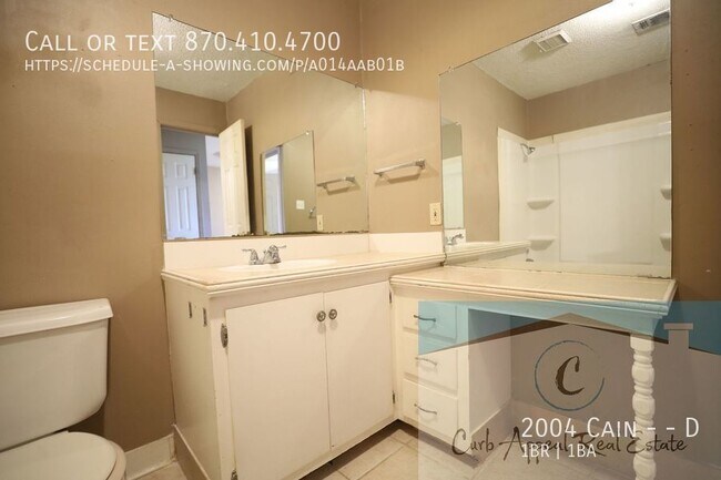Building Photo - Move in special $500!! Recently renovated ...