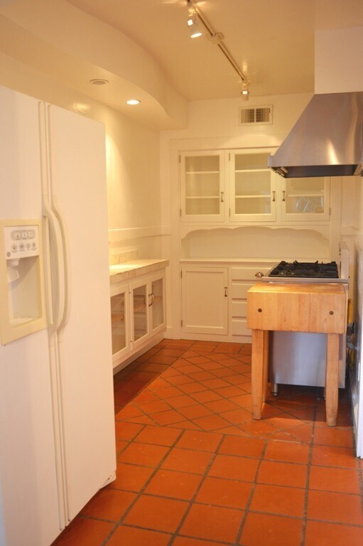 Building Photo - LowCres2