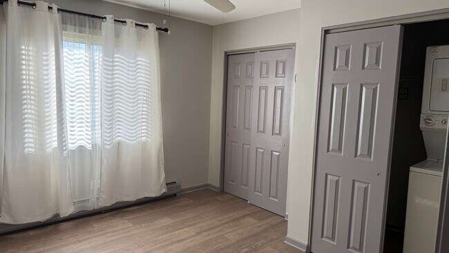 Building Photo - 9S070 Lake Dr