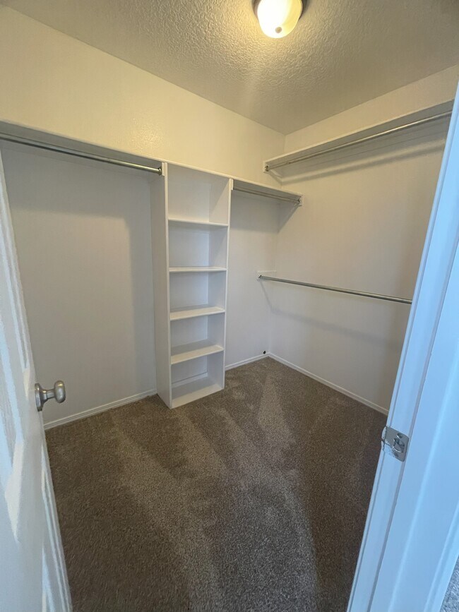 Building Photo - 5555 Mansfield Pl NW