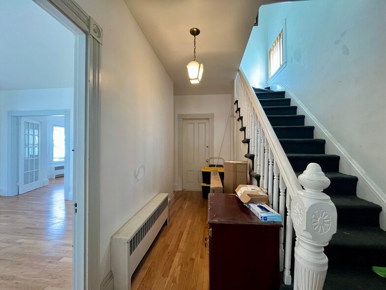 Primary Photo - 74 Botolph St