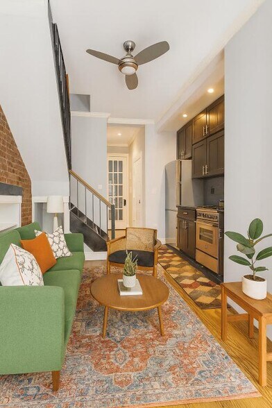 Primary Photo - 221 Mott St