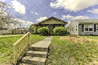 Building Photo - 1423 S Ebright St
