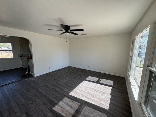 Building Photo - 450 S Santa Clara St