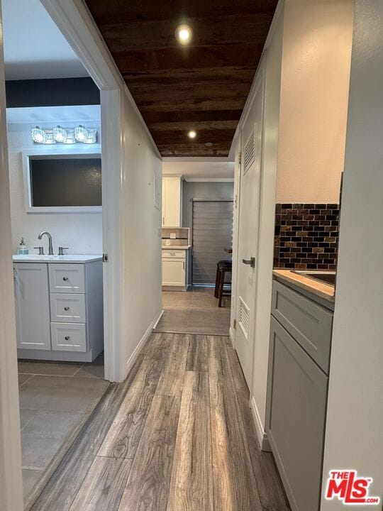 Building Photo - 1043 Thompson Ave