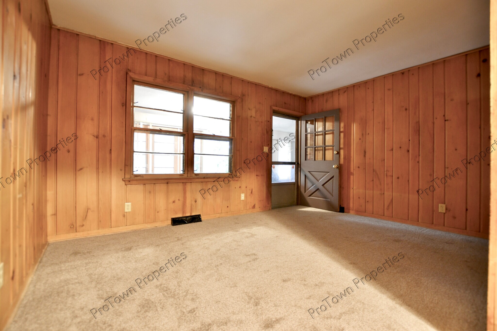 Building Photo - 10 Riverview St
