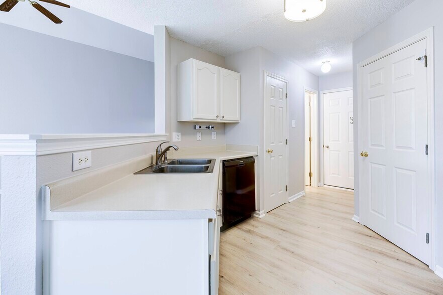 Building Photo - 348 Atherton Dr